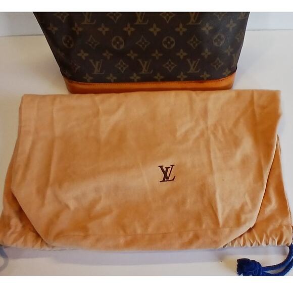 Louis Vuitton Alma PM Monogram Handbag - Vintage Authentic - Picture 15 of 16